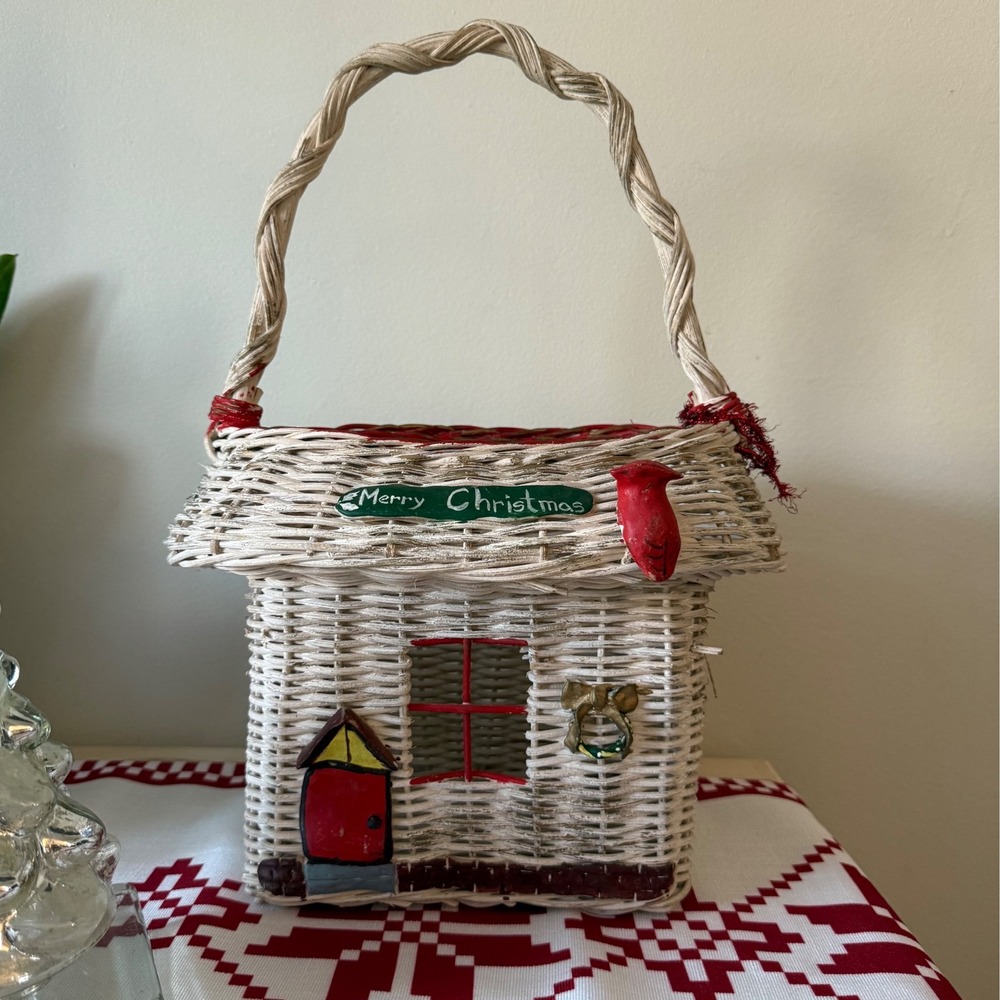 Vtg Wicker Christmas‎ House Basket w/ Cardinal Whitewashed Holiday Cottage